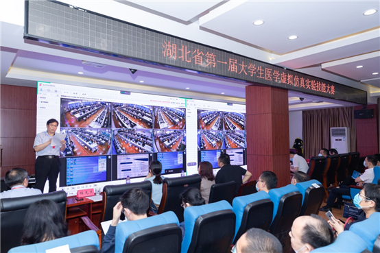 会议室里的人们

描述已自动生成